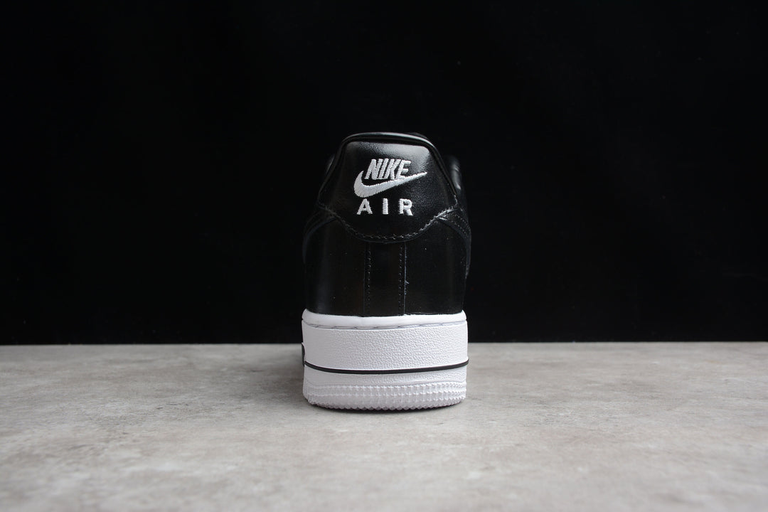 NEW AIR FORCE 1 BLACK AND WHITE